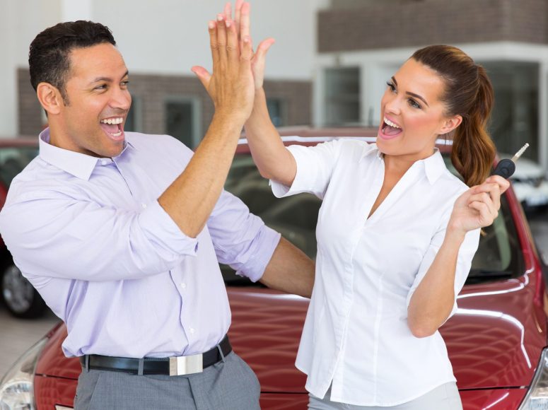 Zufriedene Kunden nach Fahrzeugvermittlung bei TOP Markenspezialist Autohaus Bütje. Spezialist für alle Marken